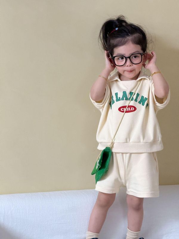 運動風翻領字母素色兩件式套裝 