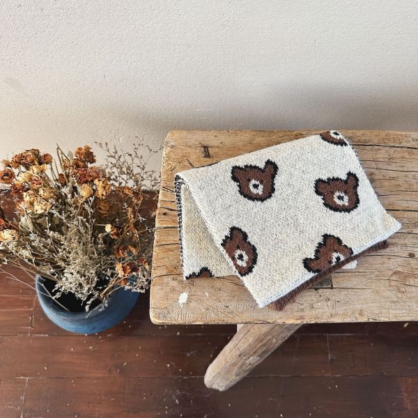 卡通小熊刺繡圍巾 