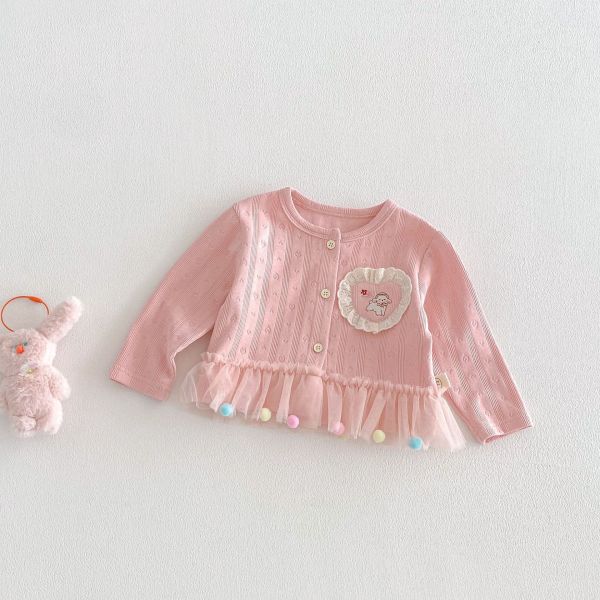 愛心狗狗布標毛球網紗開扣上衣 