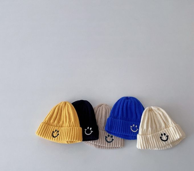 百搭笑臉刺繡針織瓜皮毛帽 