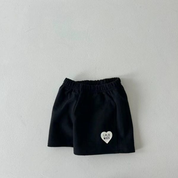素色愛心布標鬆緊短褲 
