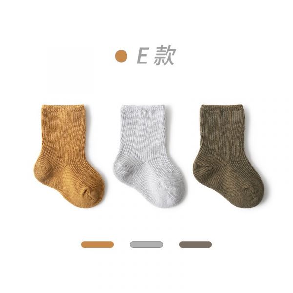 素色雙針織坑條新生兒中筒襪(三入組) 