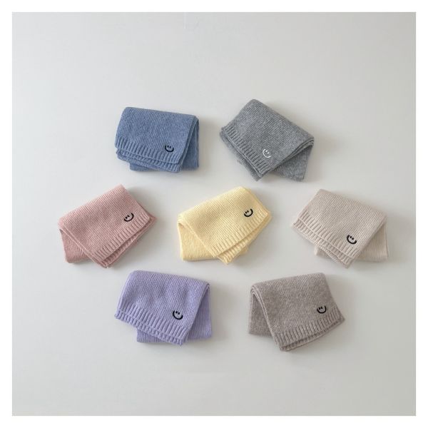 奶油色笑臉刺繡針織圍巾 
