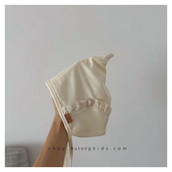 素色蕾絲拼接精靈尖尖護耳帽 