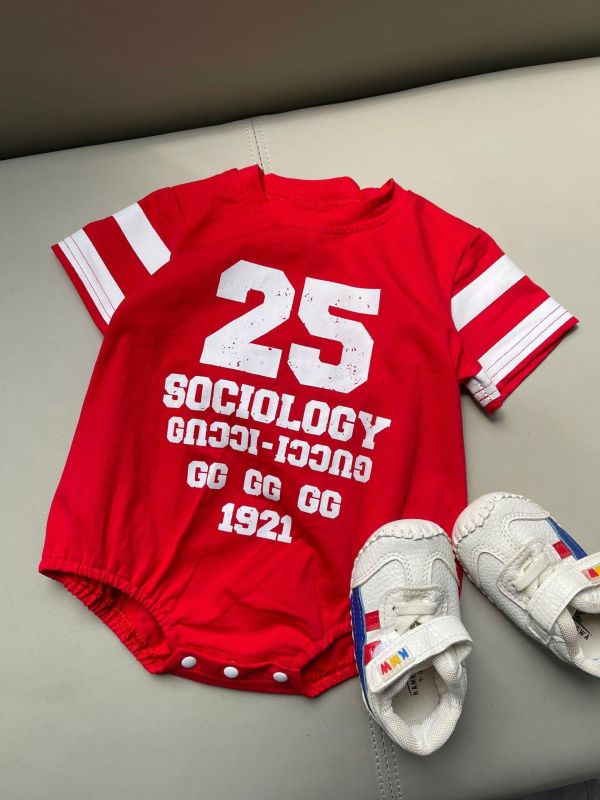 運動風25字母撞色包屁衣 