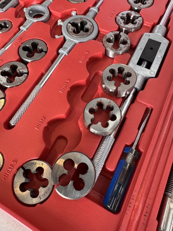 115件 攻牙組(表面氧化生鏽)不影響使用 攻牙組