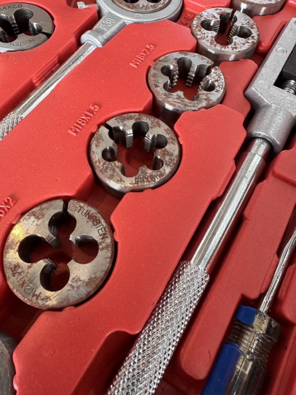 115件 攻牙組(表面氧化生鏽)不影響使用 攻牙組