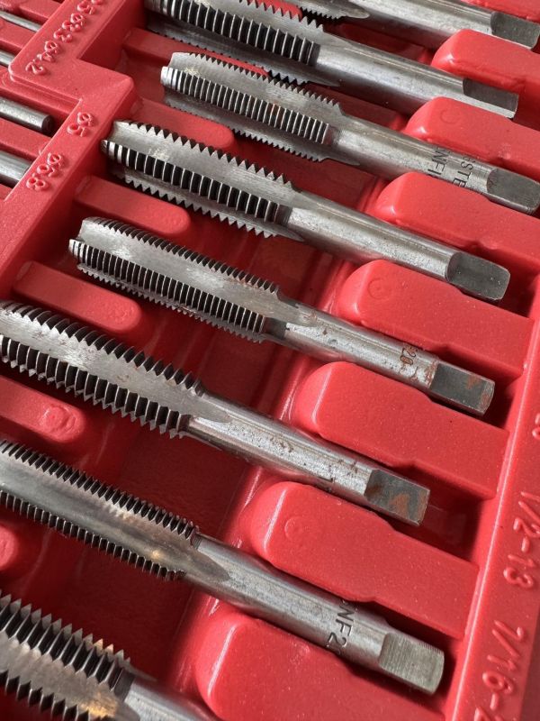 115件 攻牙組(表面氧化生鏽)不影響使用 攻牙組