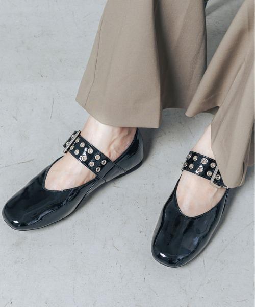 多孔皮帶瑪莉珍平底鞋 