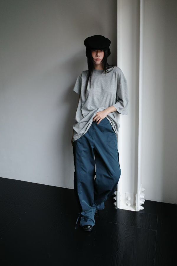 光澤感束口尼龍褲 