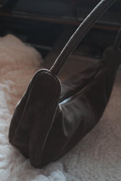 麂皮單肩牛角包 