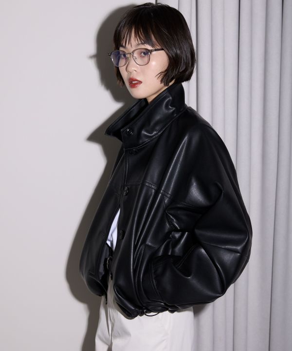 短版收腰皮外套 