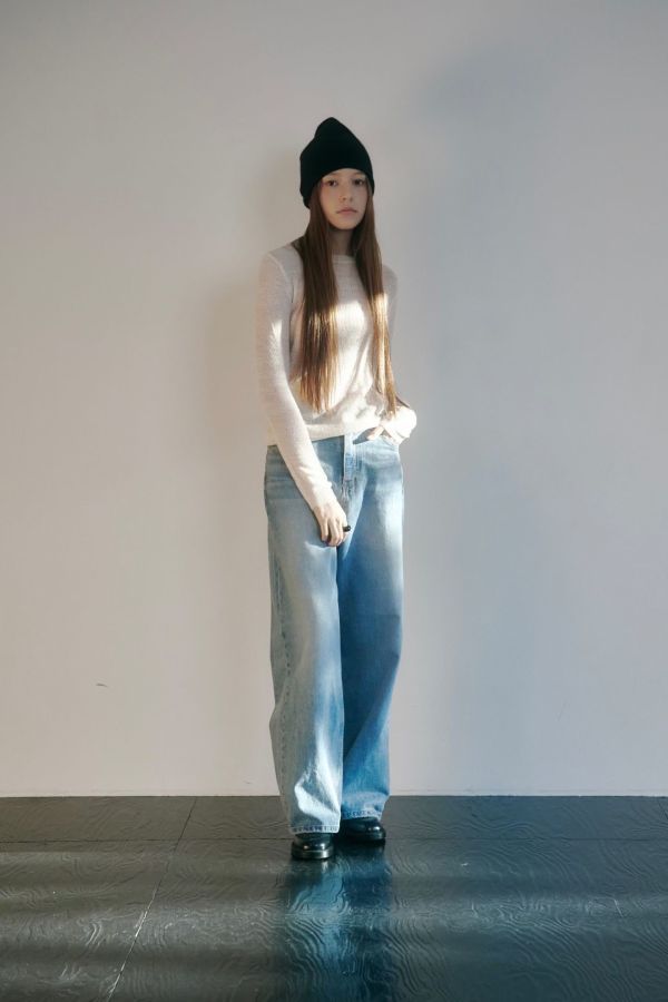 初春淡藍刷色直筒牛仔褲 