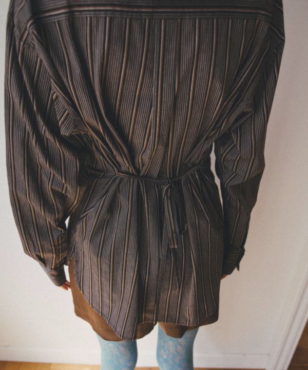 後綁帶收腰條紋襯衫 