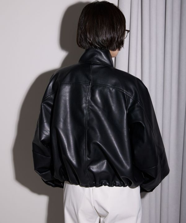 短版收腰皮外套 