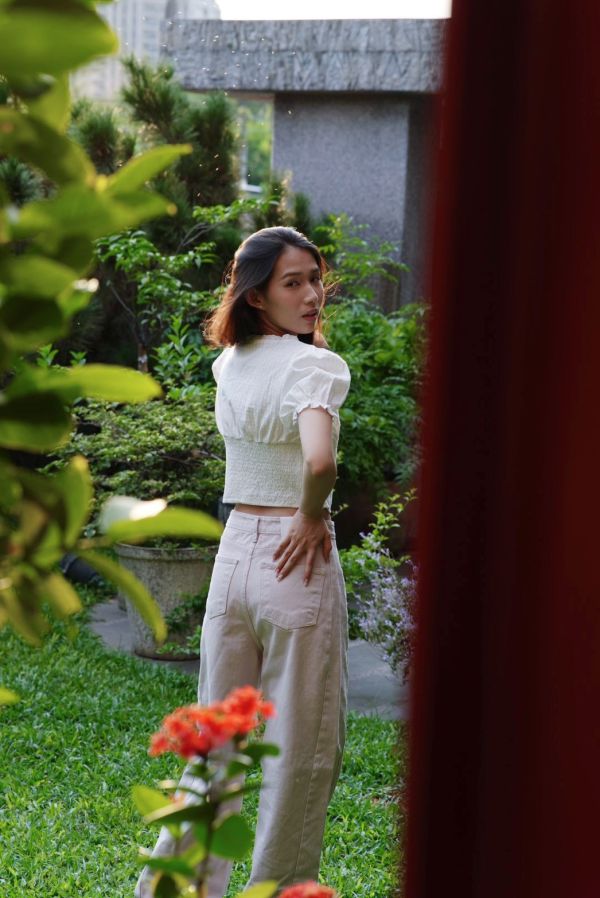 浪漫度假 V領蕾絲上衣 