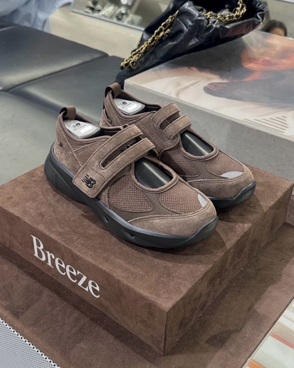 NEW BALANCE BREEZE 麂皮瑪莉珍 