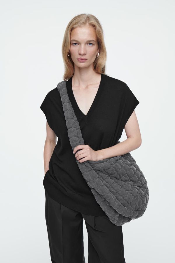 COS RECYCLED POLYESTER QUILTED OVERSIZED SHOULDER BAG 