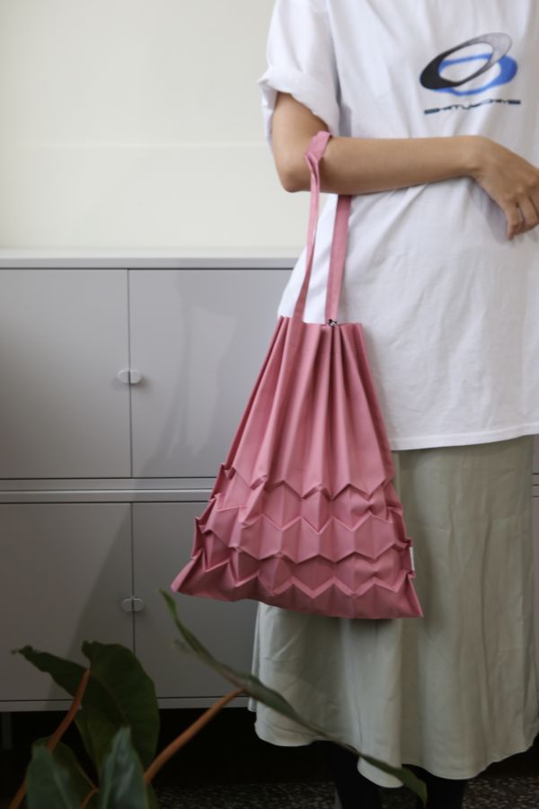 ISSEY MIYAKE CUBE PLEATS BAG 雙層褶皺樹幹包 