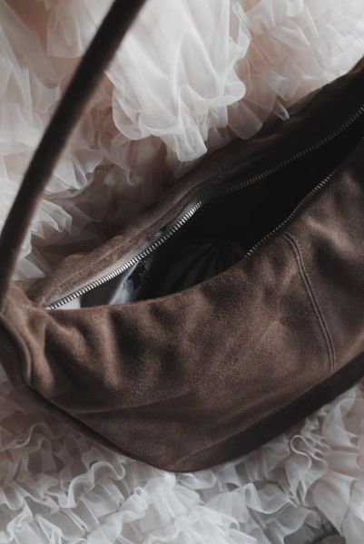 麂皮單肩牛角包 