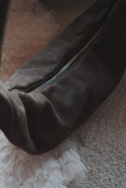 麂皮單肩牛角包 