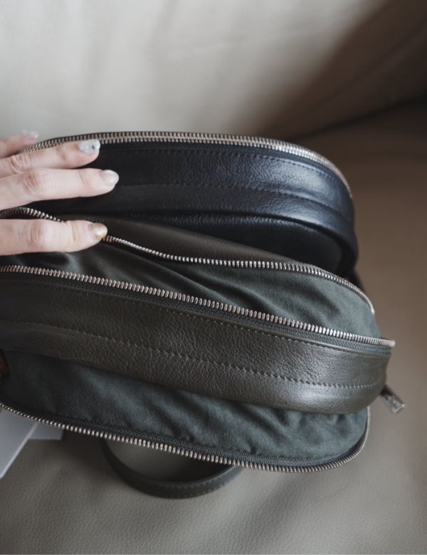 agnes b. Voyage 真皮彎月兩用包 