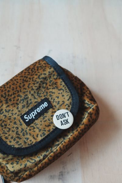 Supreme 25FW Velvet Mini Pouch 天鵝絨豹紋零錢包 
