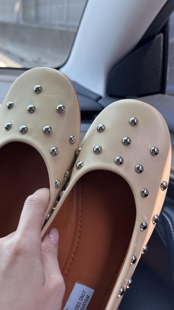 珠珠皮革娃娃鞋 