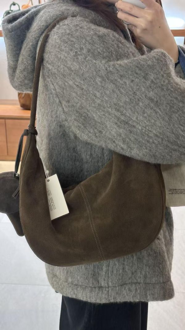 麂皮單肩牛角包 