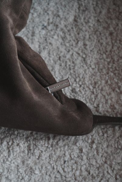 麂皮單肩牛角包 