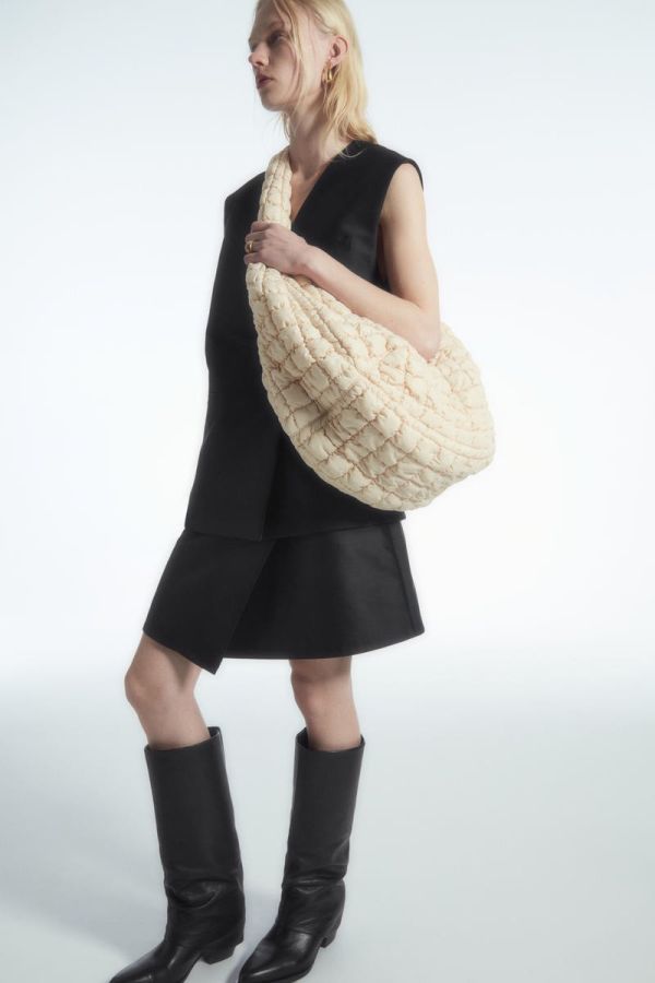 COS RECYCLED POLYESTER QUILTED OVERSIZED SHOULDER BAG 