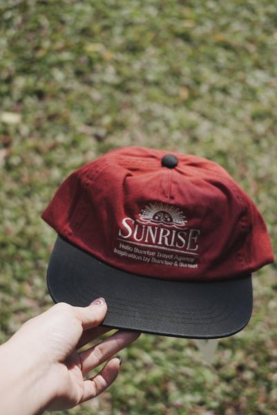 Hello Sunrise 刺繡撞色扁嘴帽 