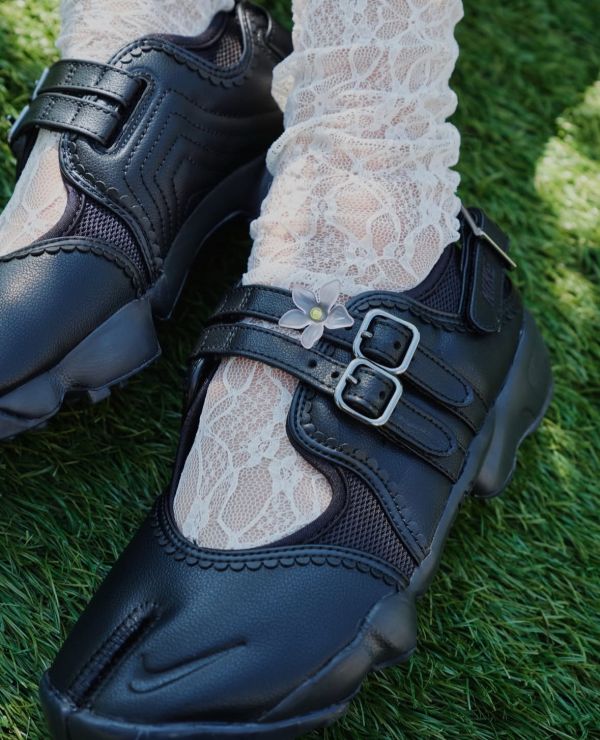 NIKE AIR RIFT 皮革雙釦 