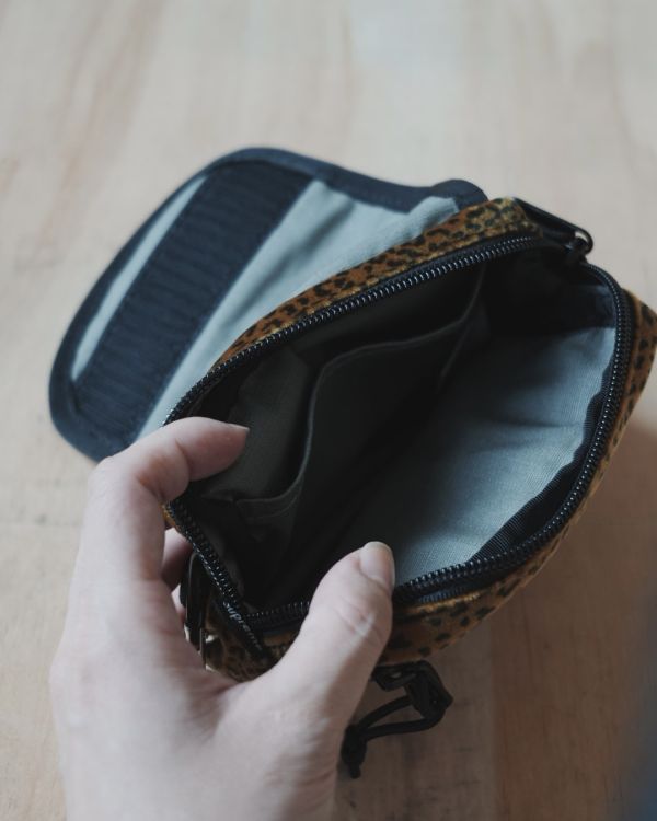 Supreme 25FW Velvet Mini Pouch 天鵝絨豹紋零錢包 