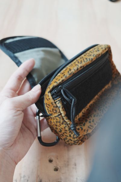 Supreme 25FW Velvet Mini Pouch 天鵝絨豹紋零錢包 