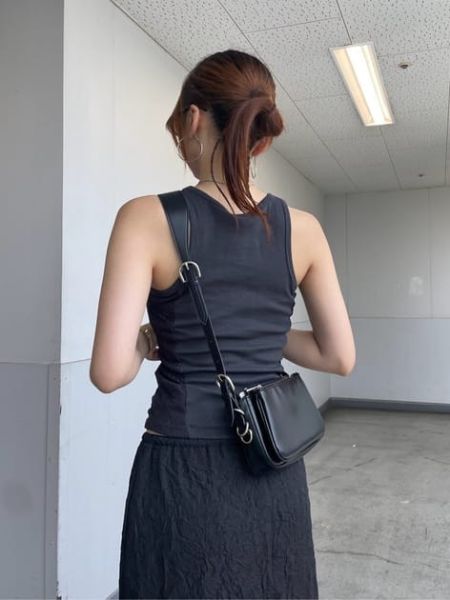 蕾絲細節挖肩背心 