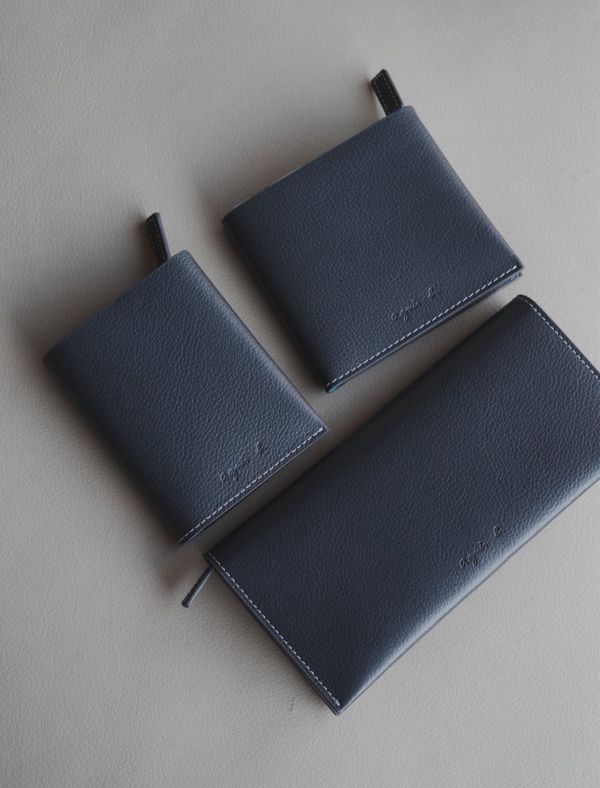 agnes.b 素雅中性皮夾 