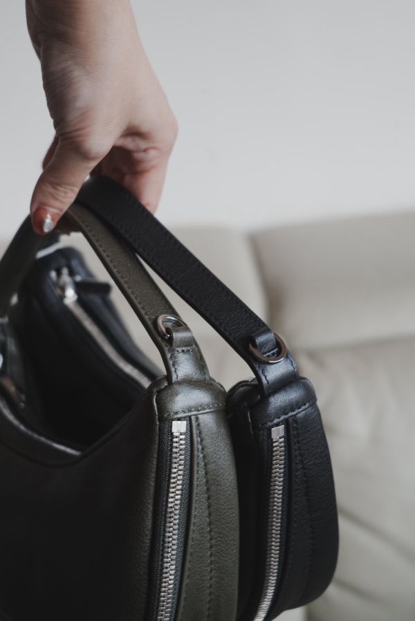 agnes b. Voyage 真皮彎月兩用包 