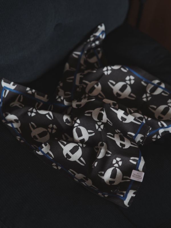 VIVIENNE WESTWOOD 方巾 
