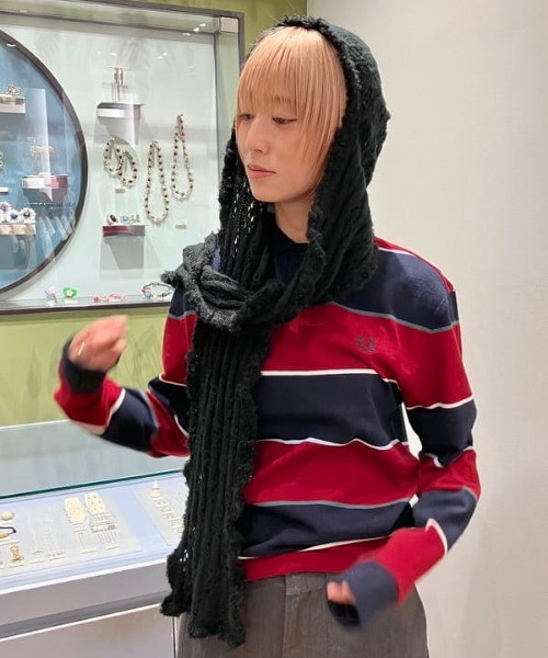 RAY BEAMS荷葉邊連帽圍巾 