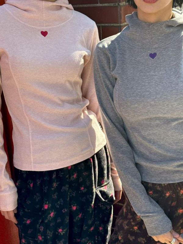 愛心刺繡修身彈性帽T 