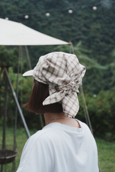 格紋絲巾帽 