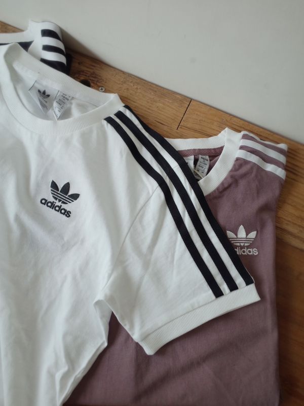 *快速出貨*ADIDAS 三線女款短T 