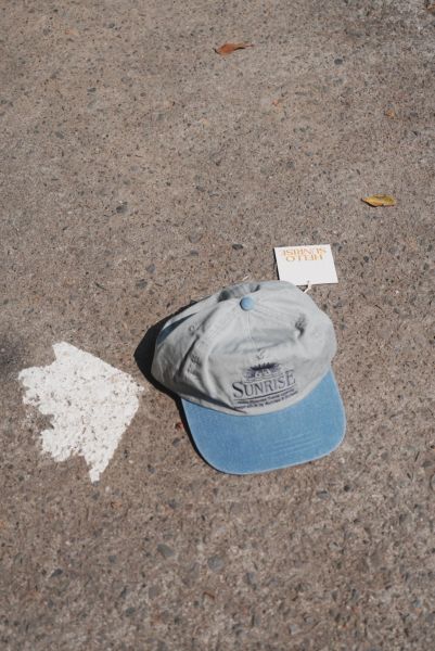 Hello Sunrise 刺繡撞色扁嘴帽 