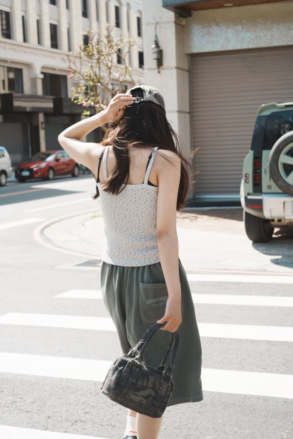 碎花小背心 