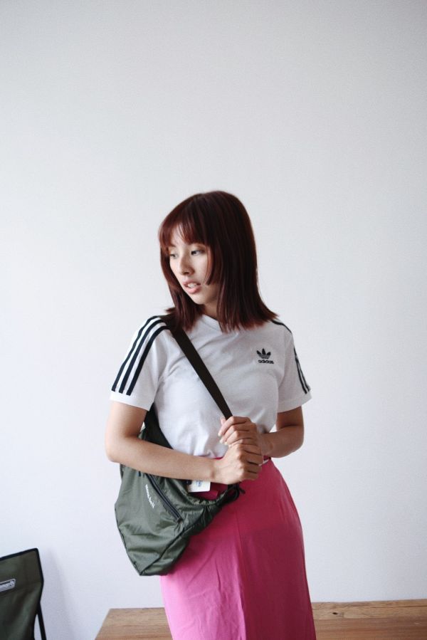 *快速出貨*ADIDAS 三線女款短T 