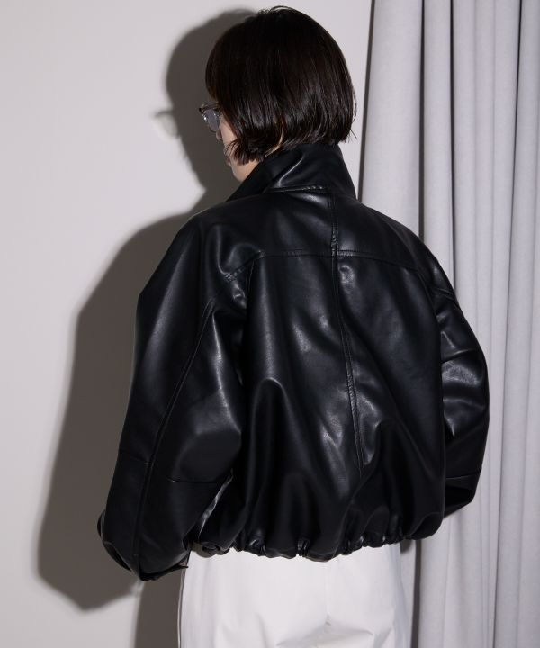 短版收腰皮外套 