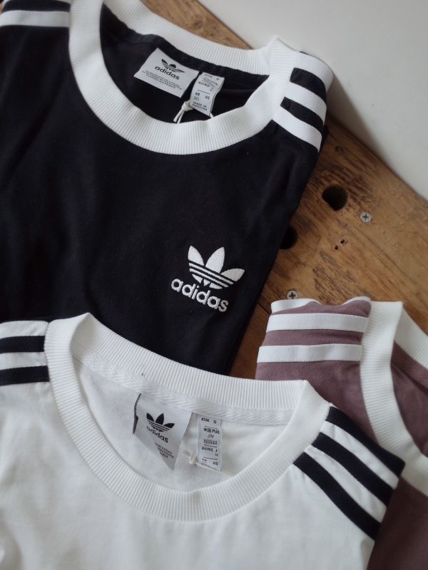 *快速出貨*ADIDAS 三線女款短T 