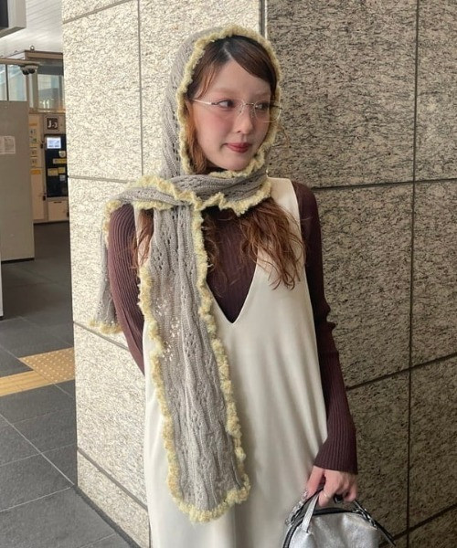 RAY BEAMS荷葉邊連帽圍巾 