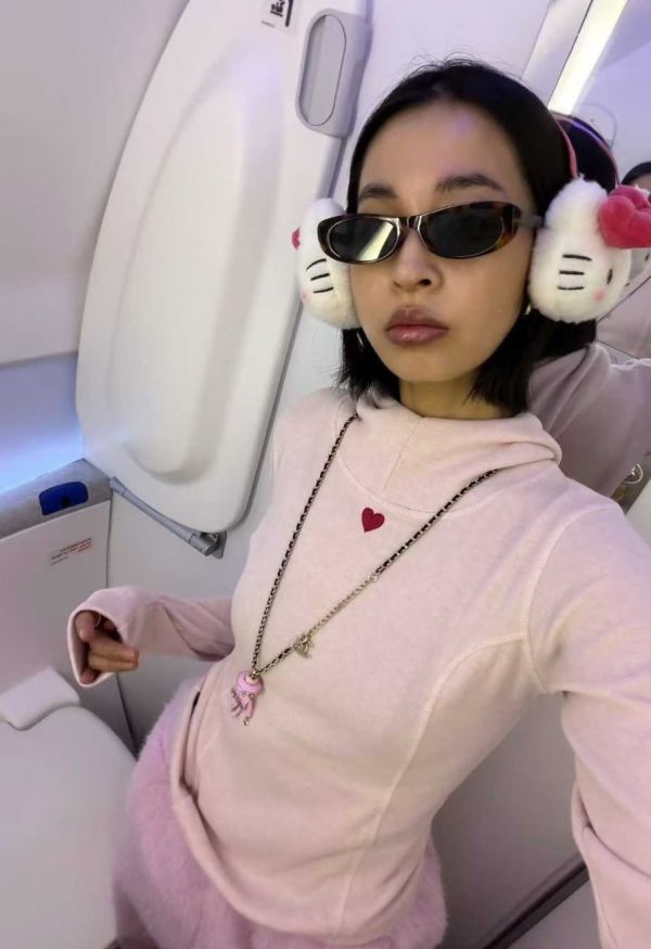 愛心刺繡修身彈性帽T 